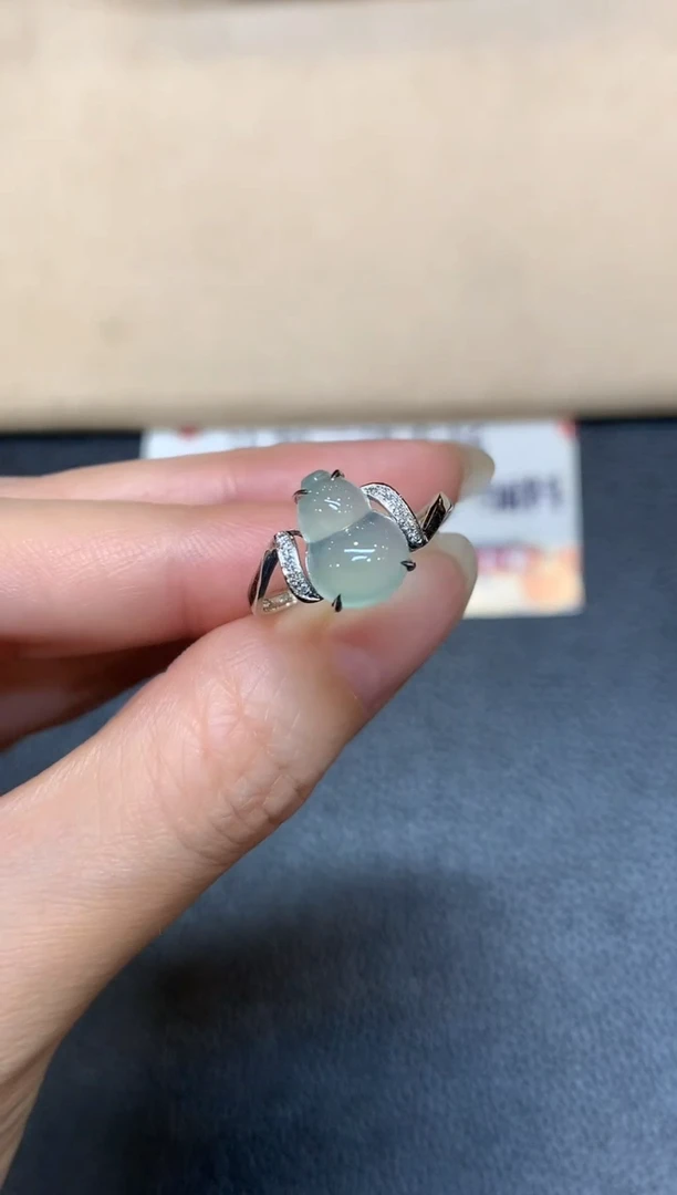 18K金镶嵌戒指翡翠【无鉴赏期】葫芦【无服务费