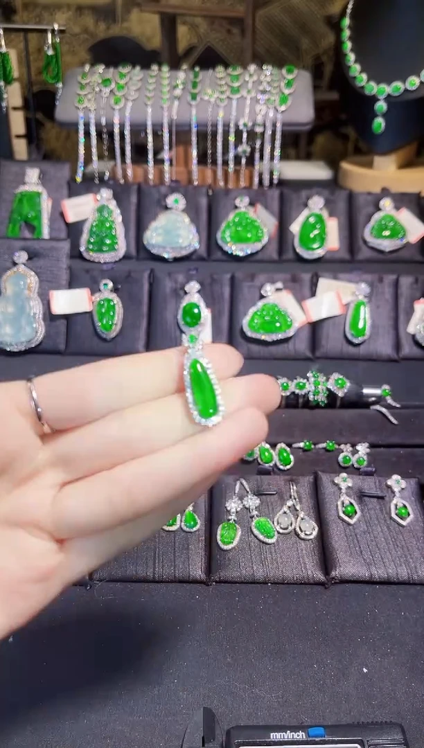 翡翠银S925镶嵌颈饰福瓜吊坠