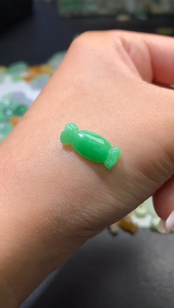 未镶嵌定制翡翠毛货 17.4-7.8-3.3