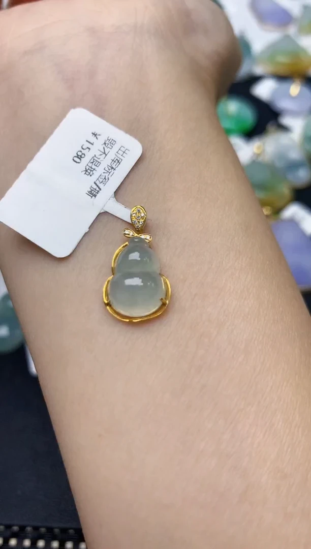 翡翠18K金镶嵌颈饰天然缅甸A货翡翠