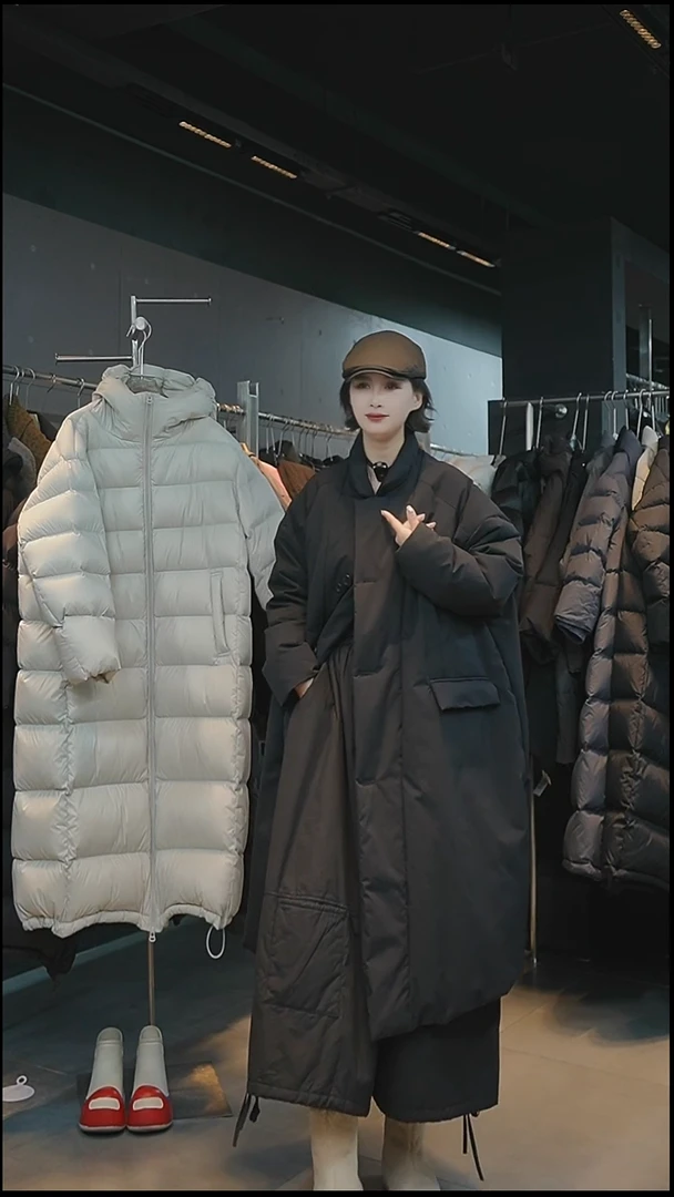 2570黑色羽绒外套2570黑色羽绒外套