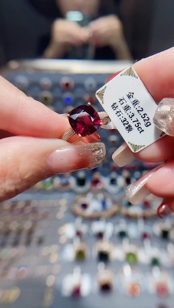 18K金镶嵌戒指碧玺3.75