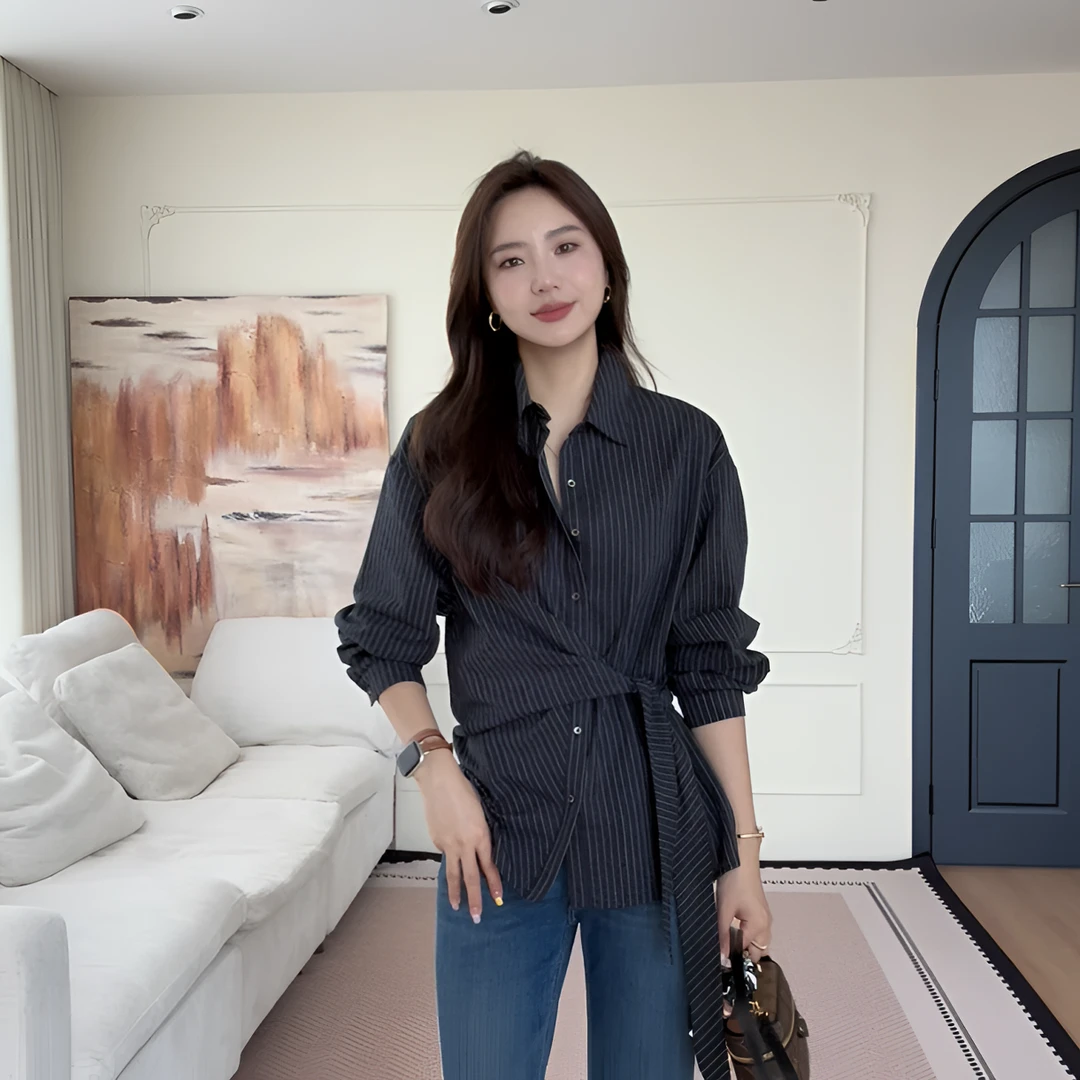 【余欢欢】早秋休闲时尚设计感侧面系带条纹衬衫-YHW50595