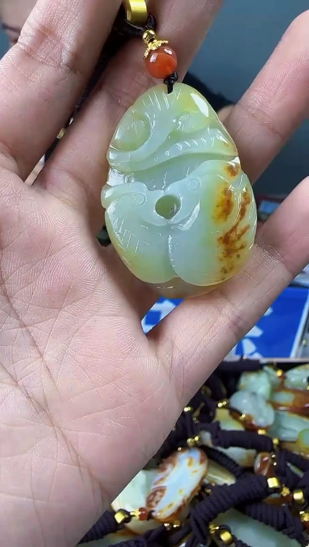 和田玉未镶嵌颈饰1