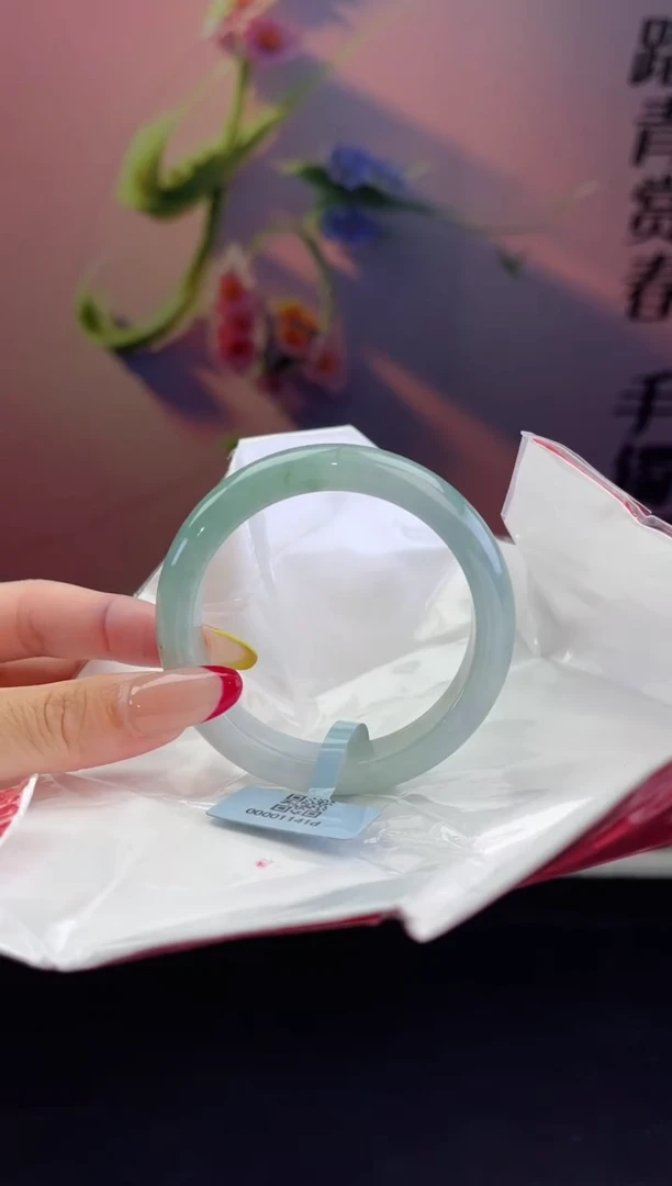 翡翠手镯未镶嵌翡翠手镯