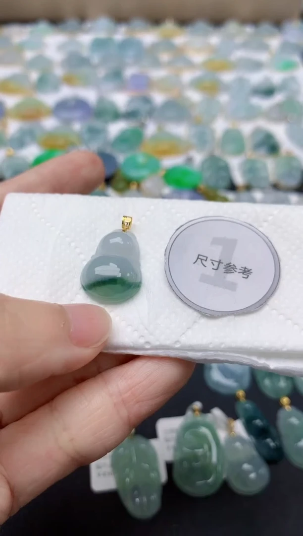翡翠18K金镶嵌颈饰天然缅甸A货翡翠