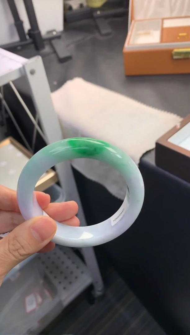 未镶嵌手镯翡翠退货需手镯吊牌标签完好
