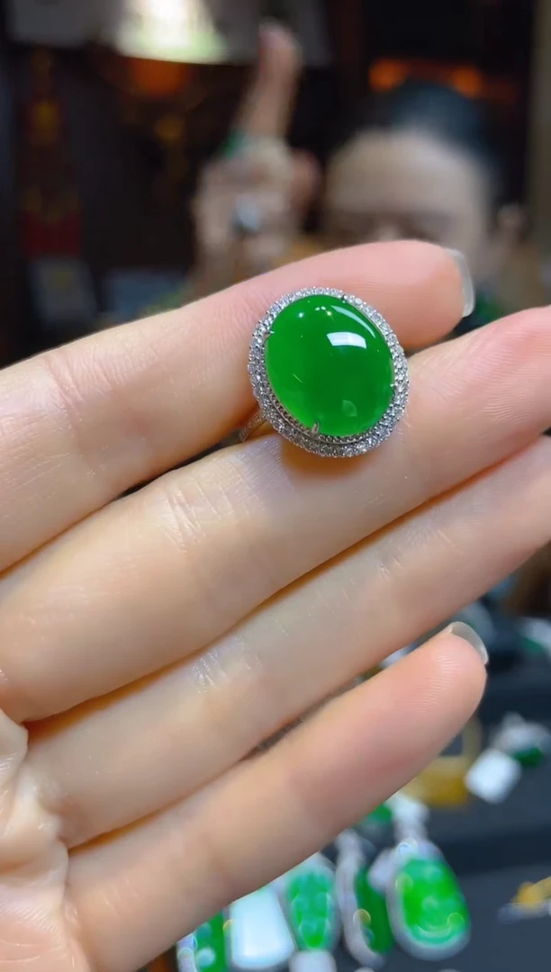 【闪购商品】翡翠戒指18K金镶嵌118915天然A货翡翠蛋面戒指