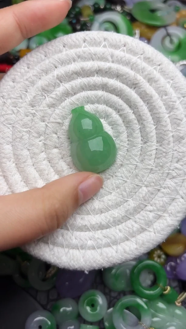 颈饰未镶嵌翡翠缅甸翡翠吊坠