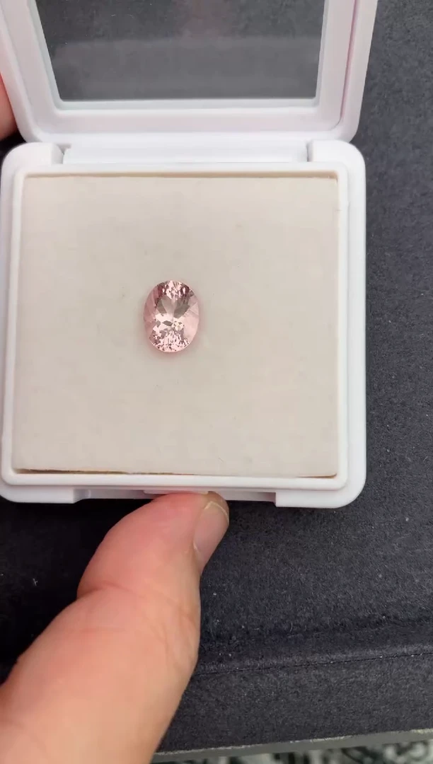 绿柱石（摩根石）裸石2.5ct粉摩根 BE 定制