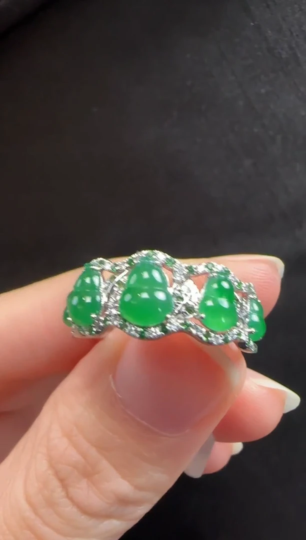 18K金镶嵌戒指翡翠539葫芦一枚