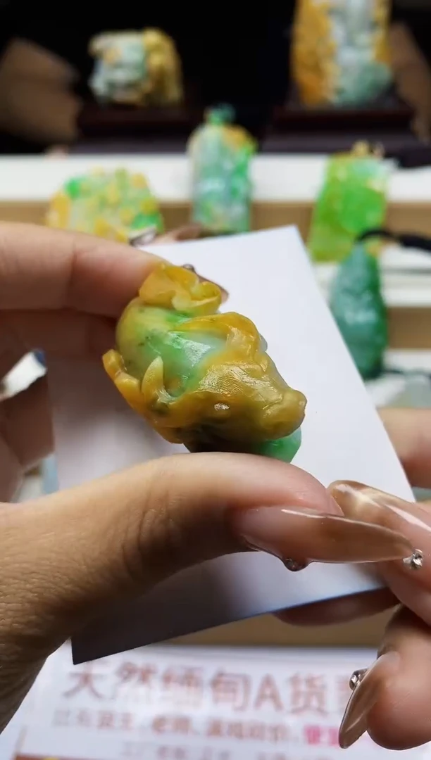 颈饰未镶嵌翡翠1