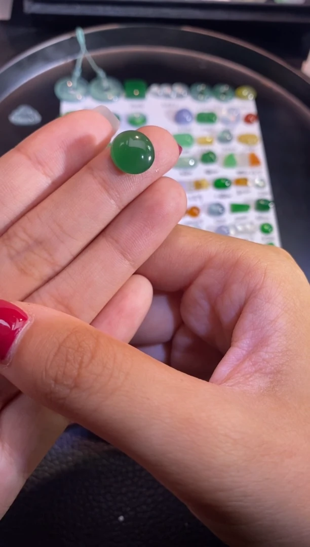 翡翠挂件未镶嵌蛋