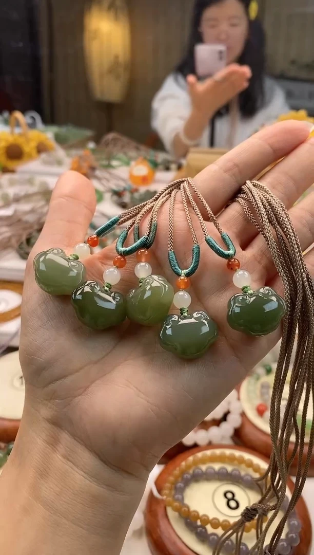 【闪购商品】和田玉吊坠(不含链)未镶嵌如意锁多样性发一