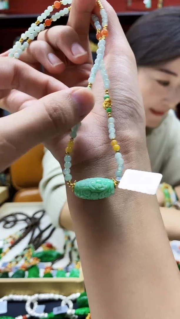 颈饰未镶嵌翡翠吊坠
