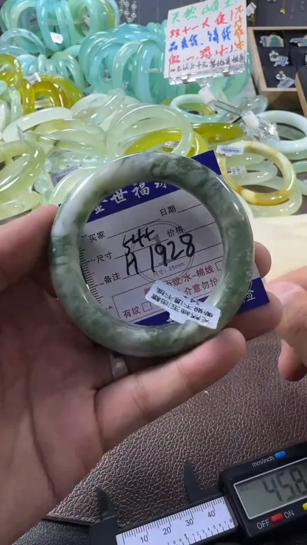 未镶嵌蛇纹石玉手镯1