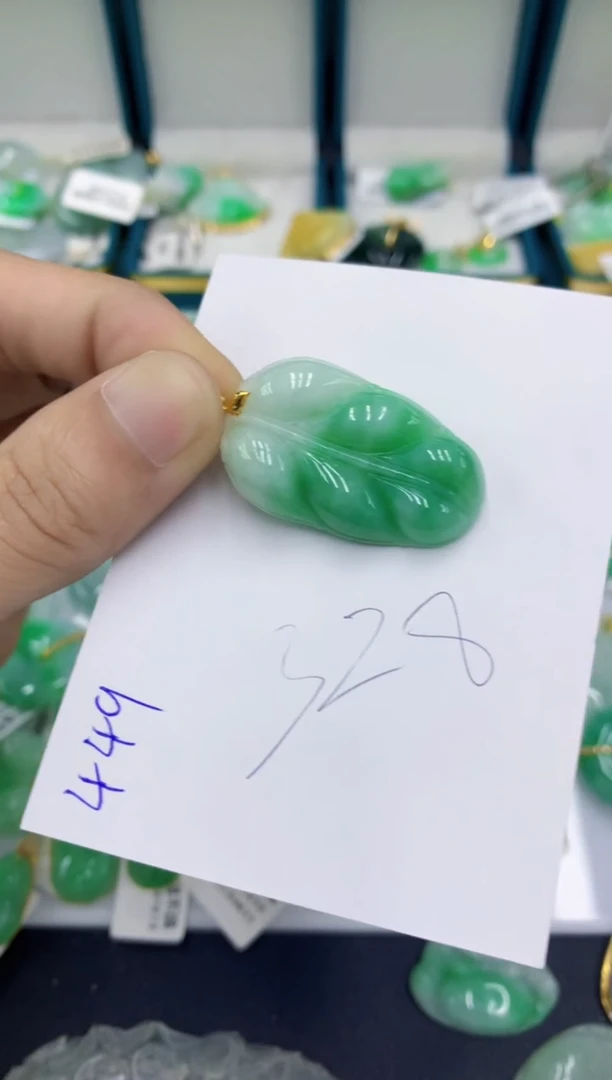 翡翠挂件18K金镶嵌翡翠