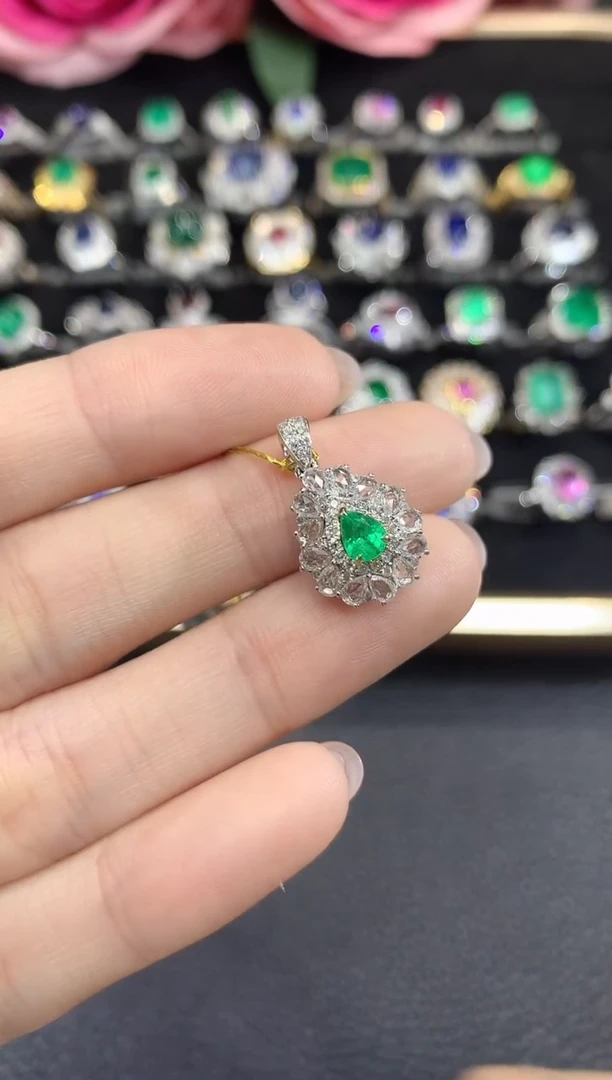 18K金镶嵌耳饰祖母绿A27多样性发一件