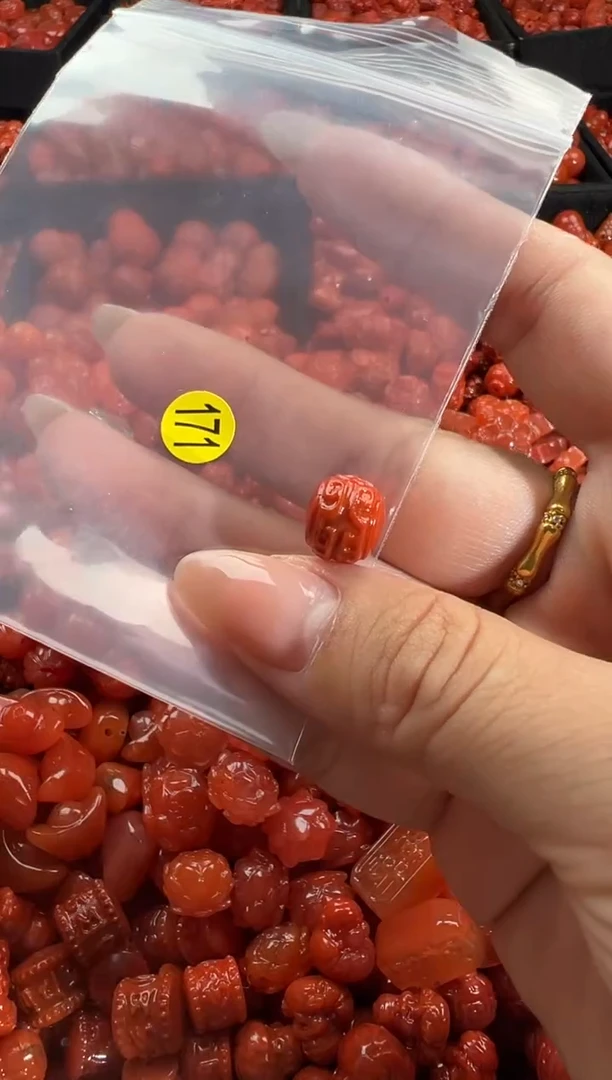 颈饰未镶嵌南红玛瑙1