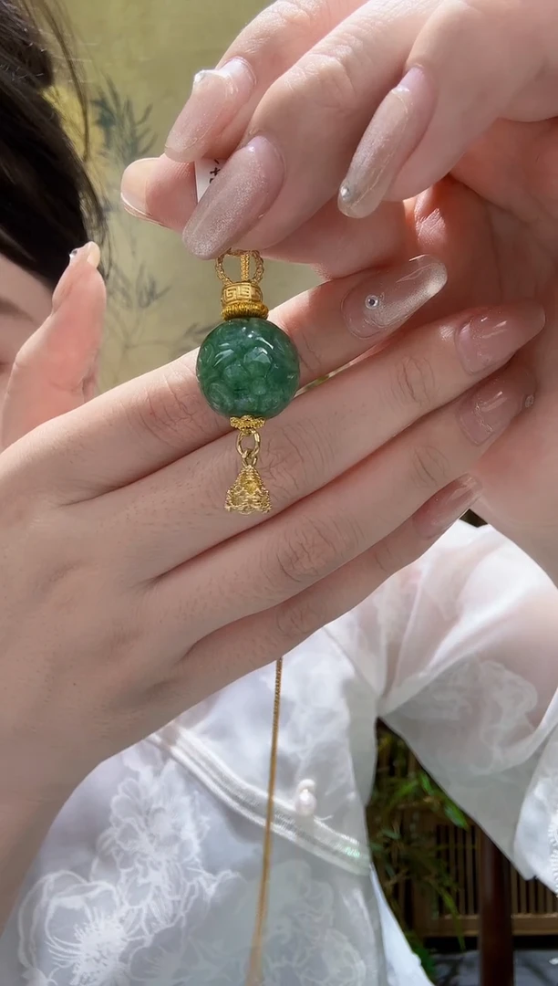 翡翠未镶嵌颈饰吊坠