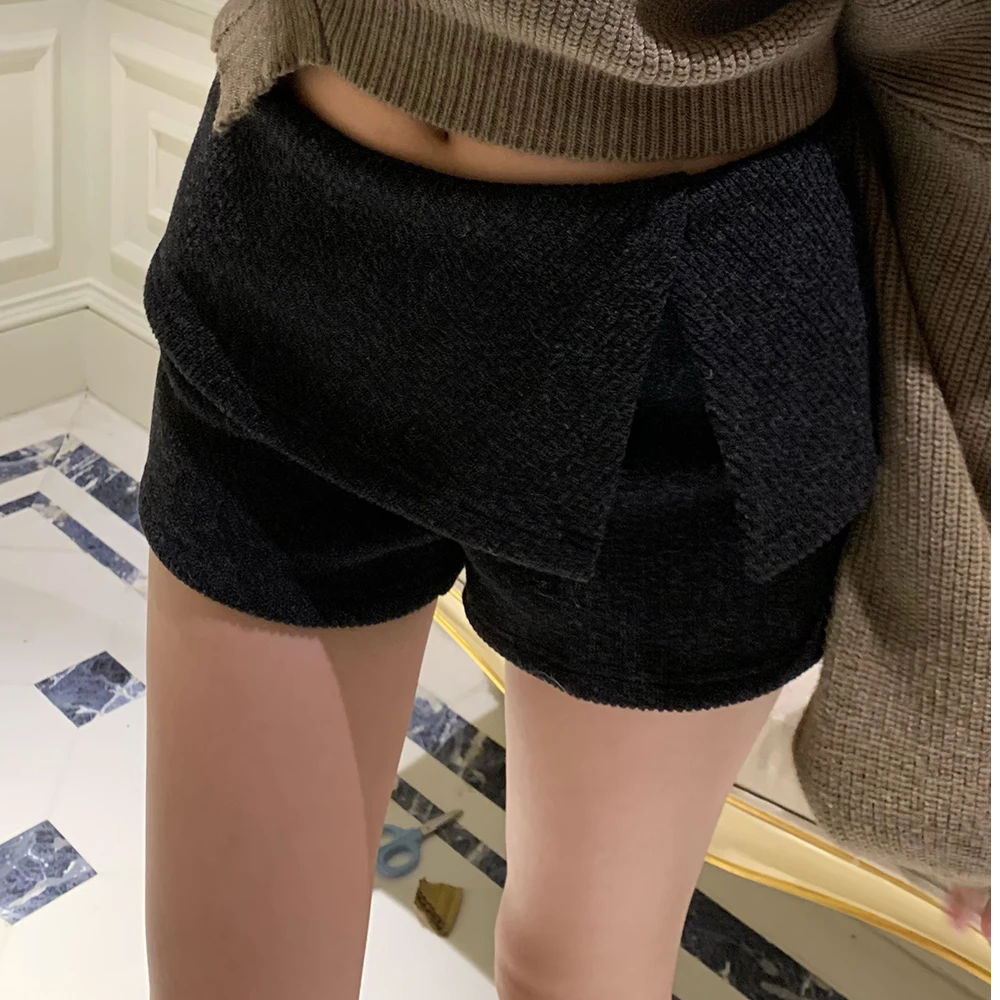 绒芯手札 毛呢开叉休闲短裤女冬2025新款修身显瘦低腰紧身裤子
