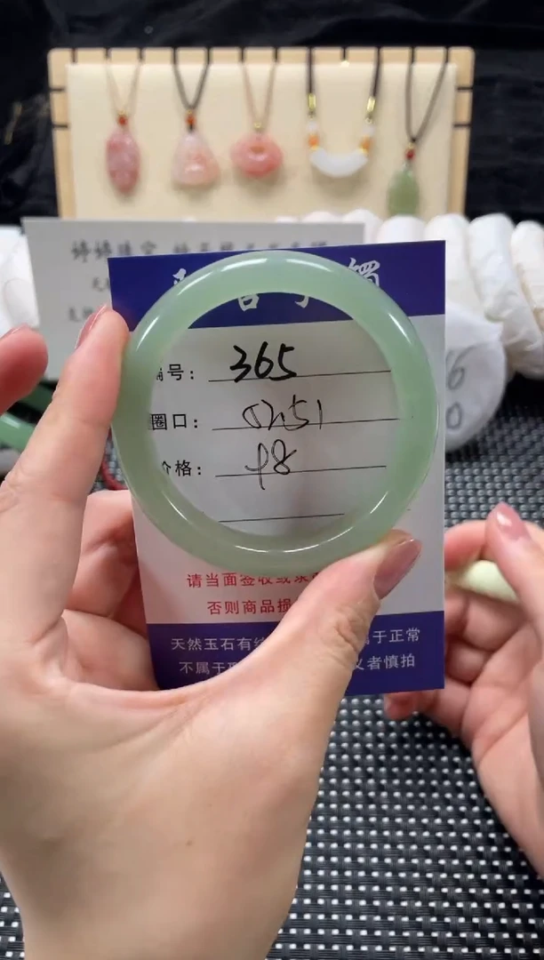 石英质玉手镯未镶嵌52