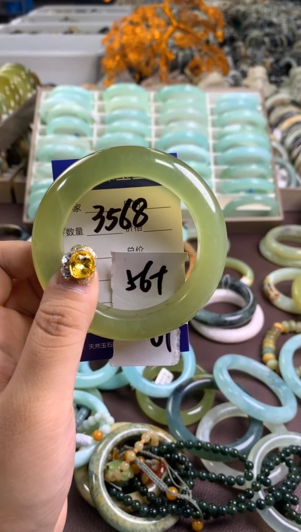 【闪购商品】蛇纹石玉手镯未镶嵌3568