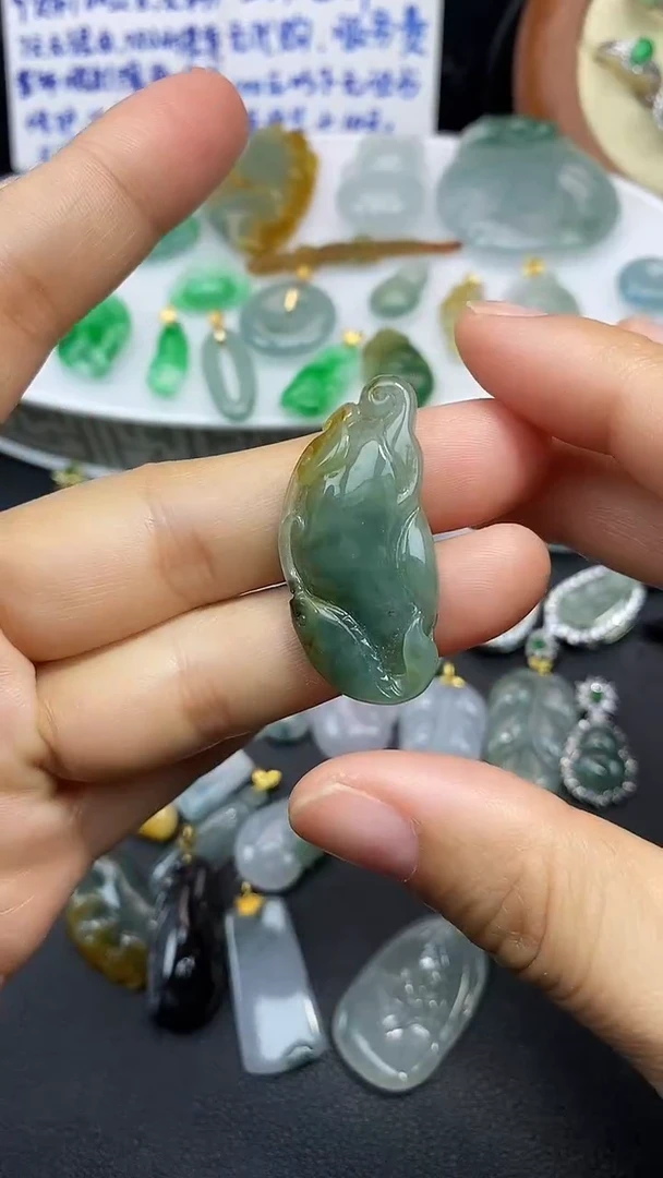 颈饰未镶嵌翡翠吊坠