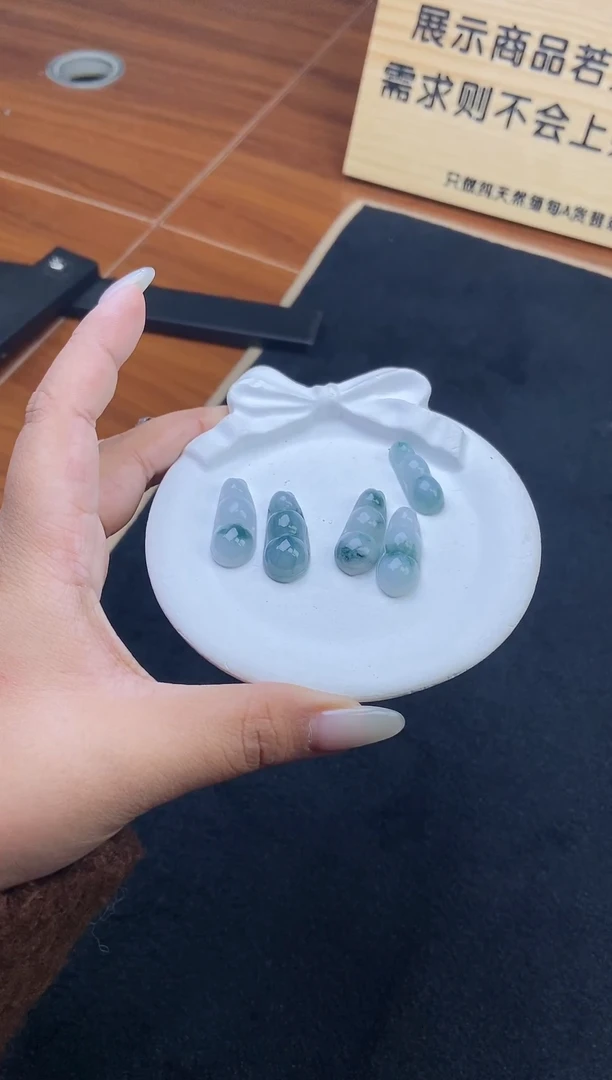 【闪购商品】翡翠颈饰未镶嵌23110701A多样性发一件