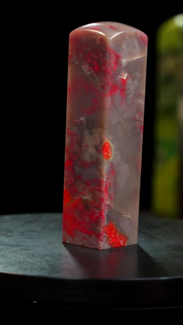 鸡血石牛角冻鸡血石