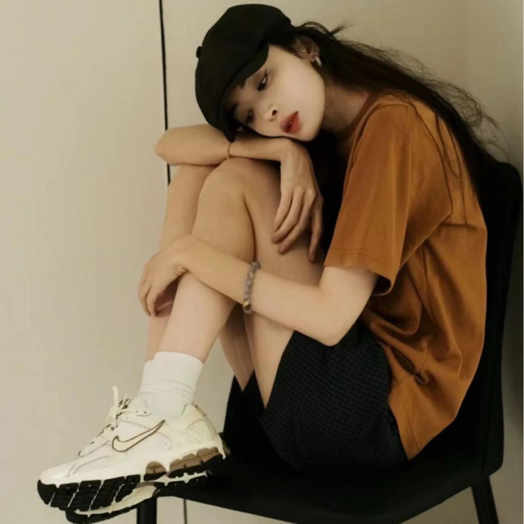耐克V5 时尚舒适 防滑增高包裹性 低帮跑步鞋 女款白色IB8129-133