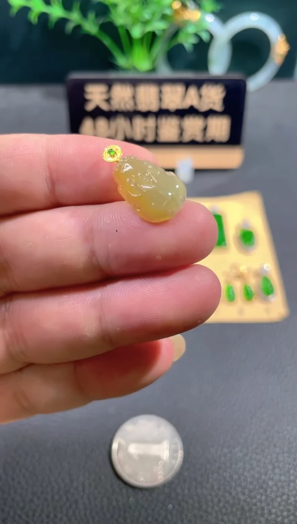 翡翠18K金镶嵌颈饰翡翠