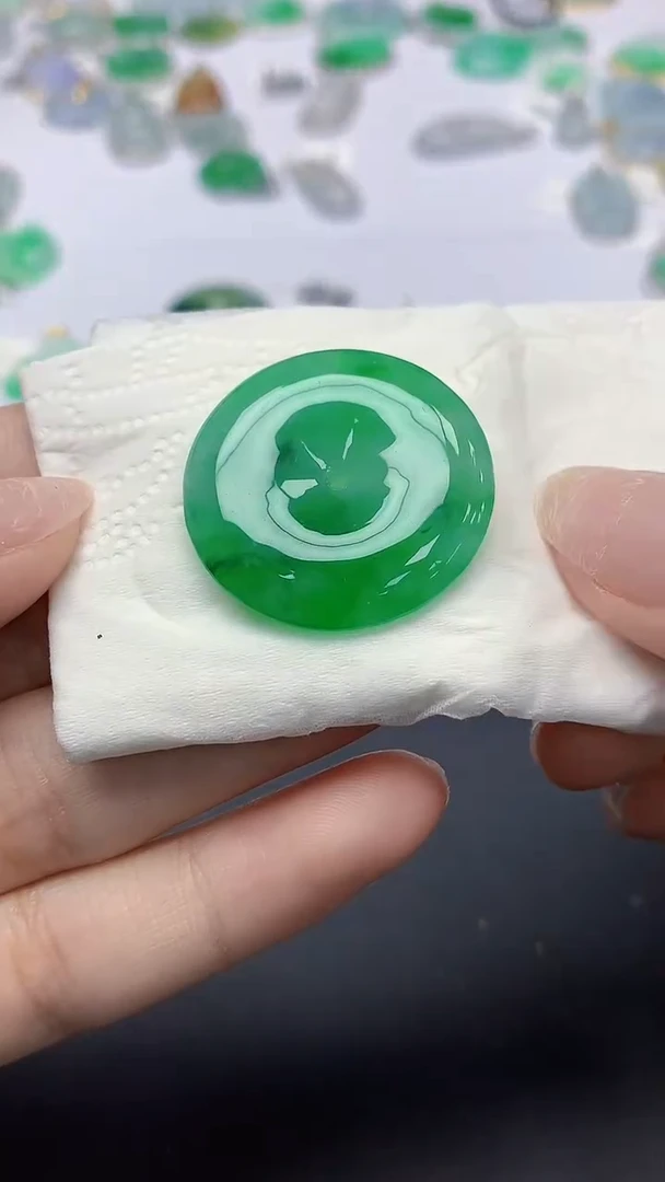翡翠未镶嵌颈饰天然缅甸a货翡翠
