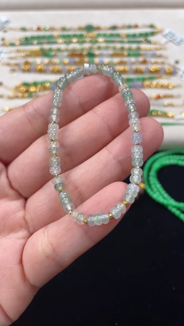 18K金镶嵌手串翡翠一条   P205