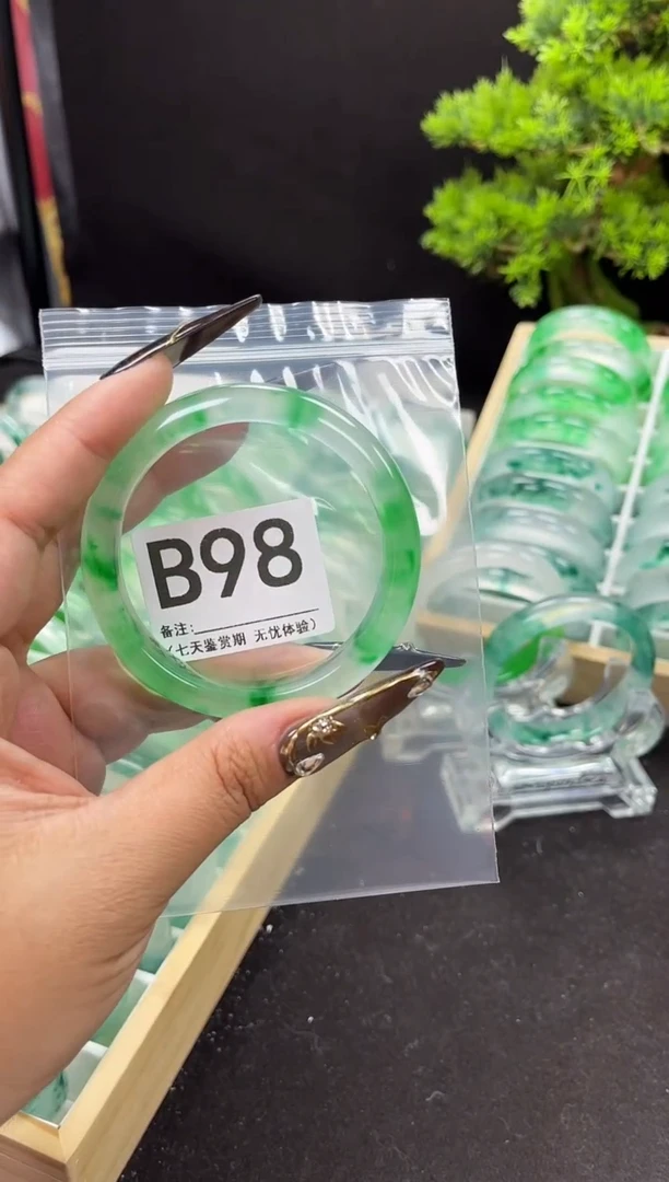【闪购商品】石英岩玉手镯未镶嵌B98