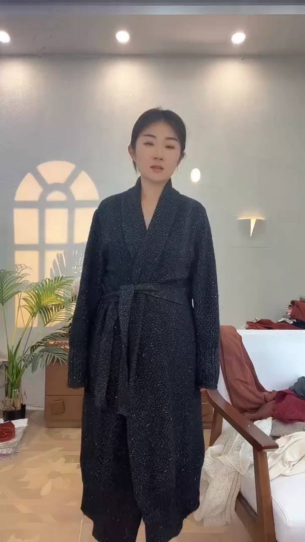 100%山羊绒金丝大衣