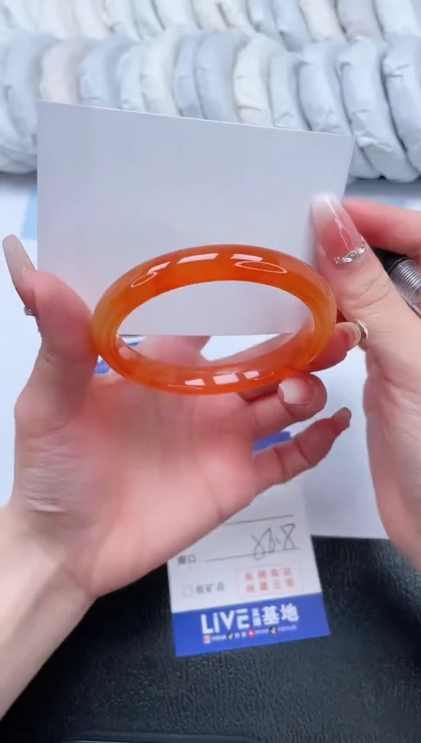 【闪购商品】石英质玉手镯未镶嵌T186-56.8