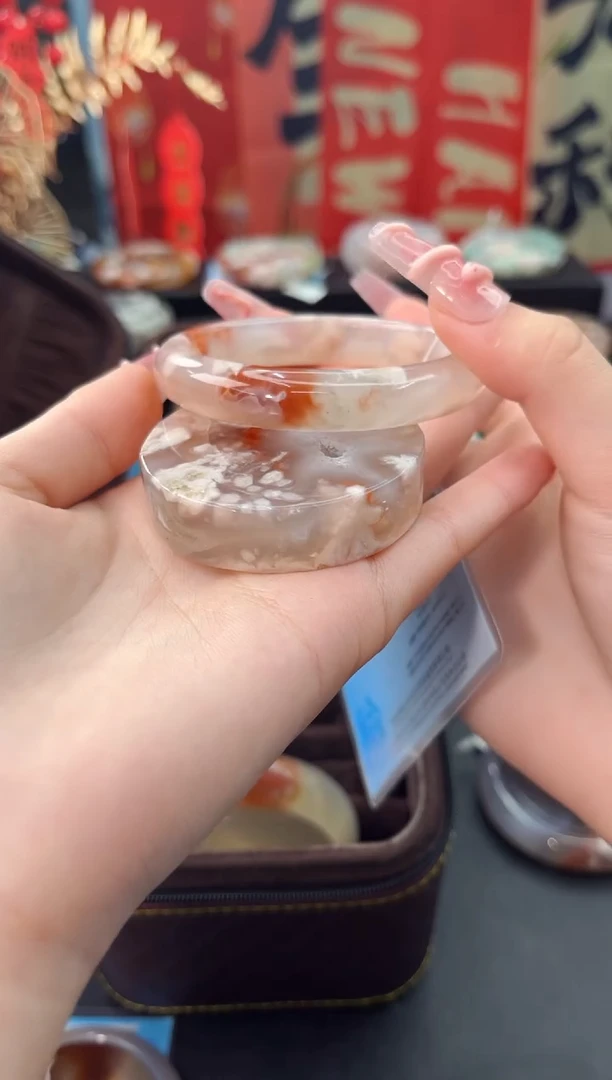 【闪购商品】石英质玉手镯未镶嵌赠送镯心（55圈口）