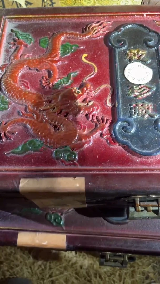 香榧木（1个开封红色双龙扁盒子链接）