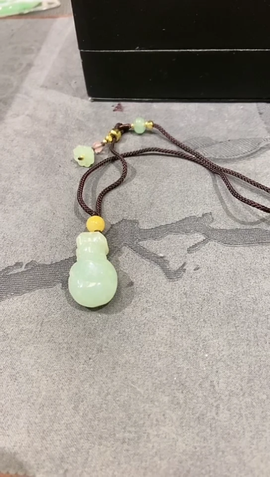 颈饰未镶嵌翡翠?**n吊坠