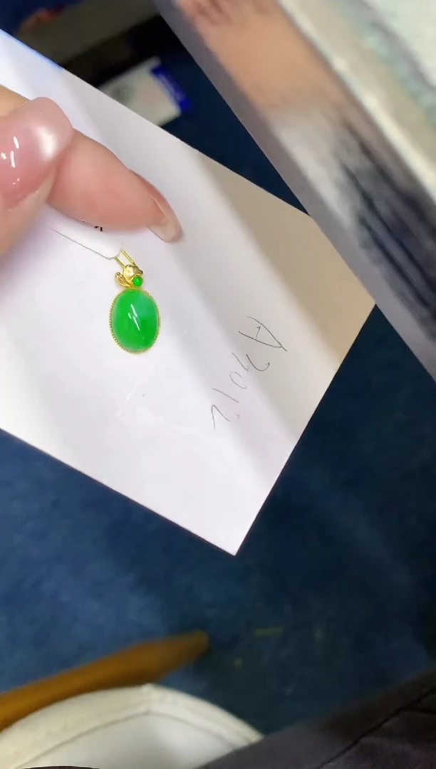 翡翠18K金镶嵌颈饰000000000000