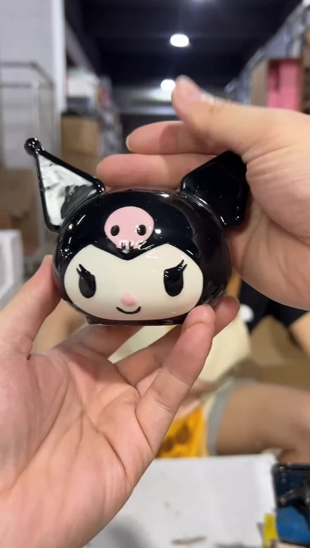 瓷片库洛米花插摆件微瑕