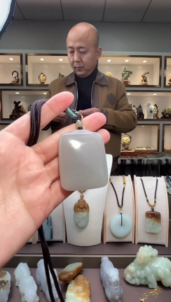 颈饰未镶嵌和田玉苏