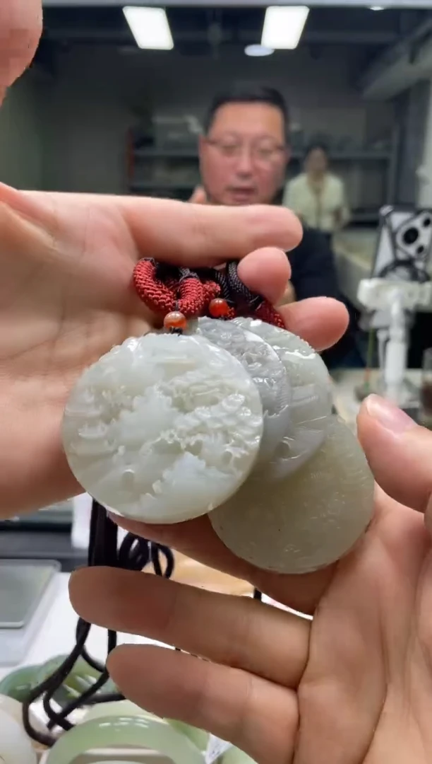 【闪购商品】和田玉吊坠未镶嵌山水牌配高货绳多样性发货其一