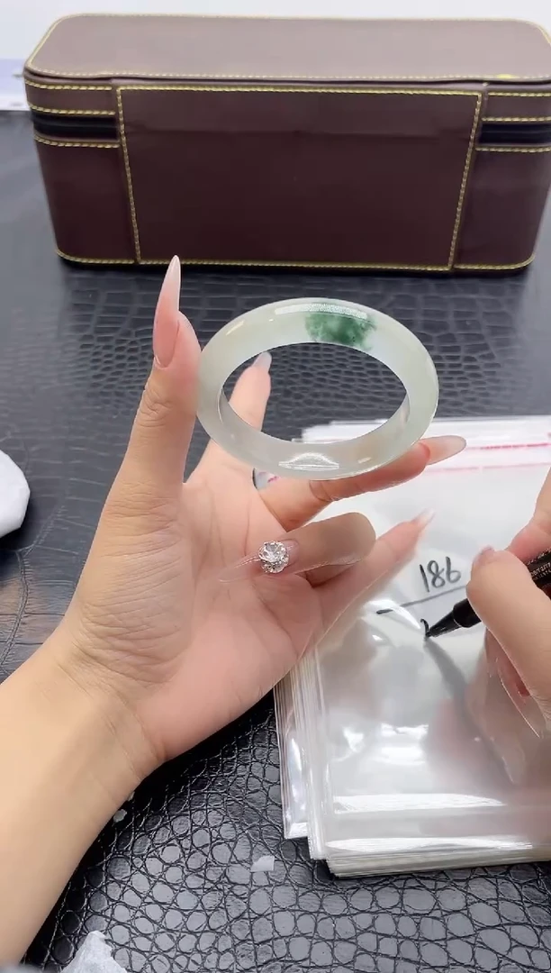 186手镯所见即所得拍啥发啥