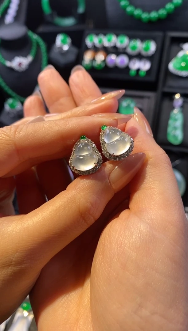 18K金镶嵌翡翠耳饰玻璃葫芦耳钉5040408