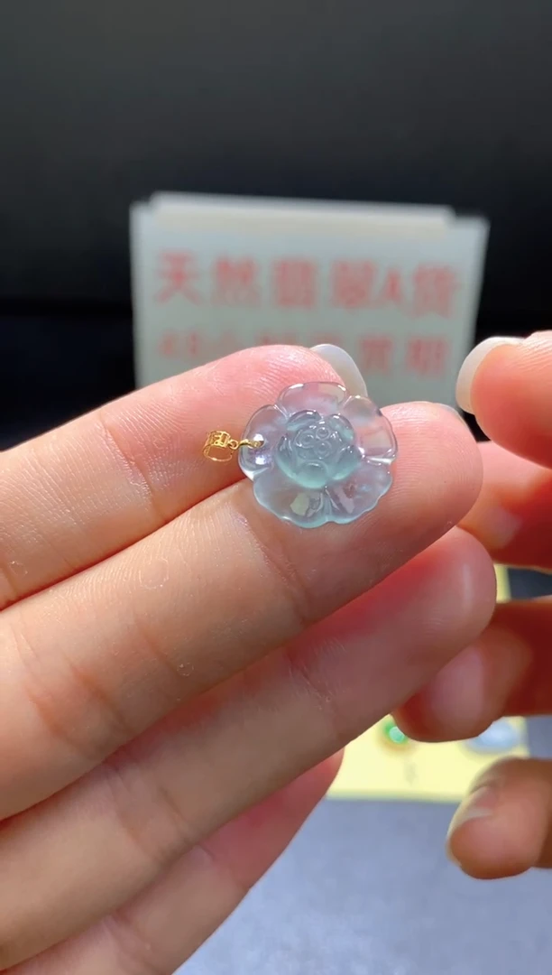 翡翠18K金镶嵌颈饰翡翠吊坠