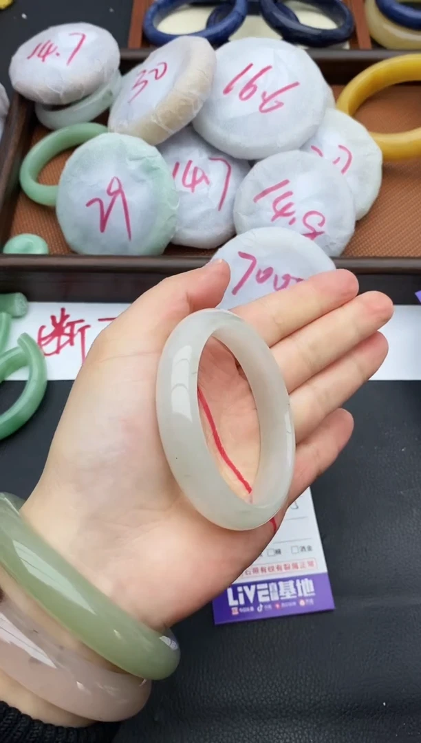 未镶嵌手镯石英质玉23+54.9