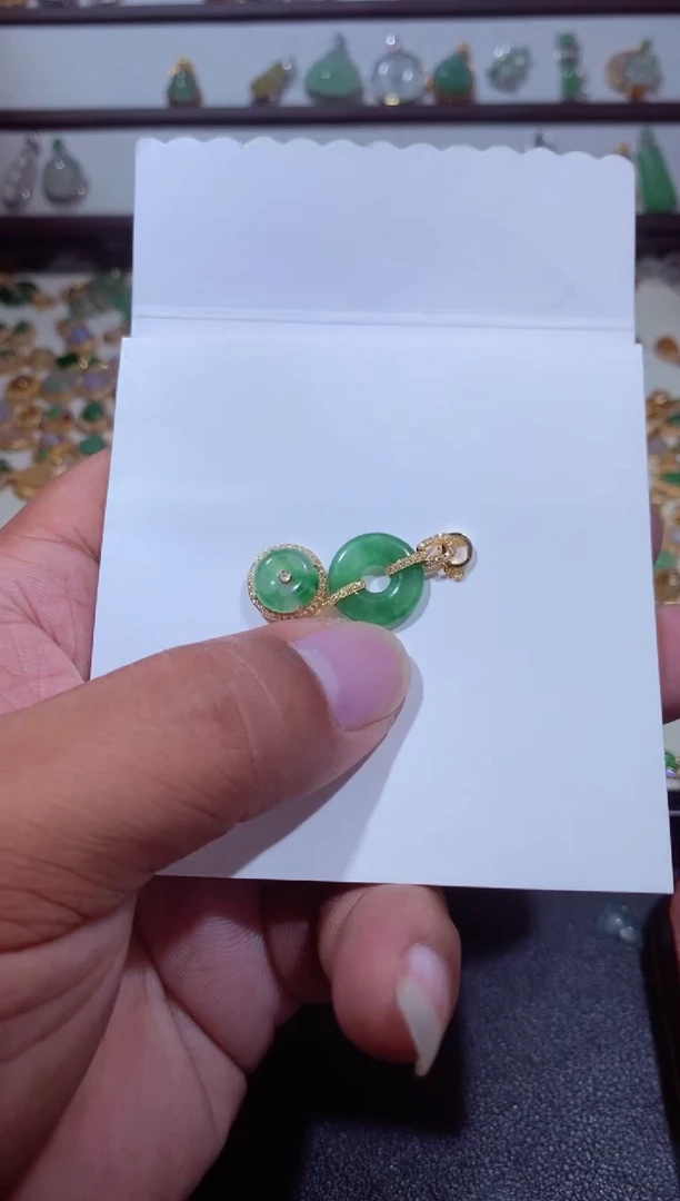 吊坠(不含链)18K金镶嵌翡翠⭕****•11111