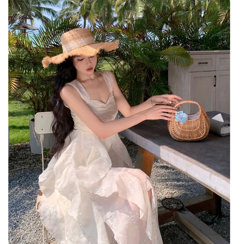 法式绝美不规则海边沙滩仙女裙温柔刺绣吊带连衣裙气质超仙长裙子